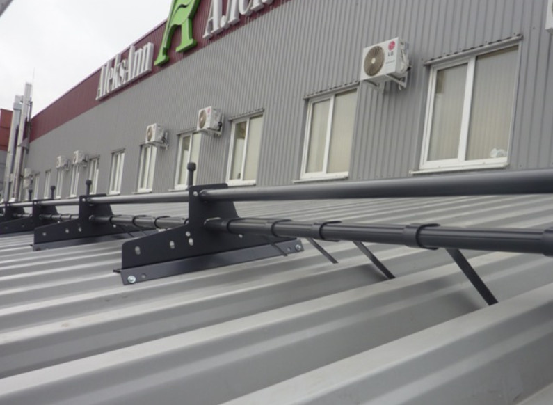 Снегозадержание на кровле из профнастила