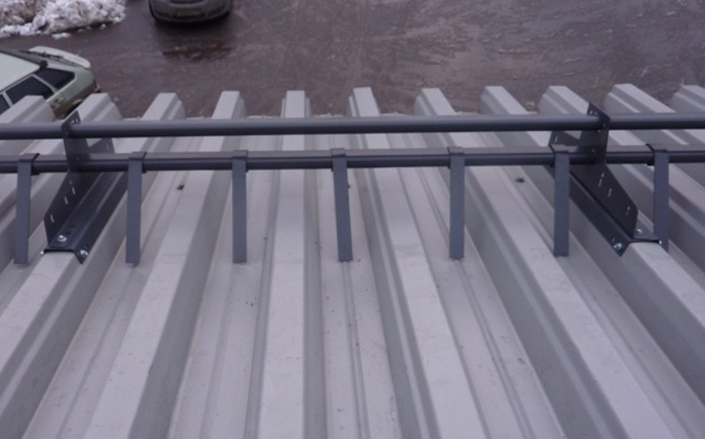 Обложка проекта: Снегозадержание на кровле из профнастила