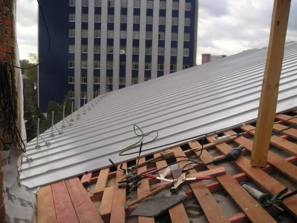 Фальцевая кровля административного здания