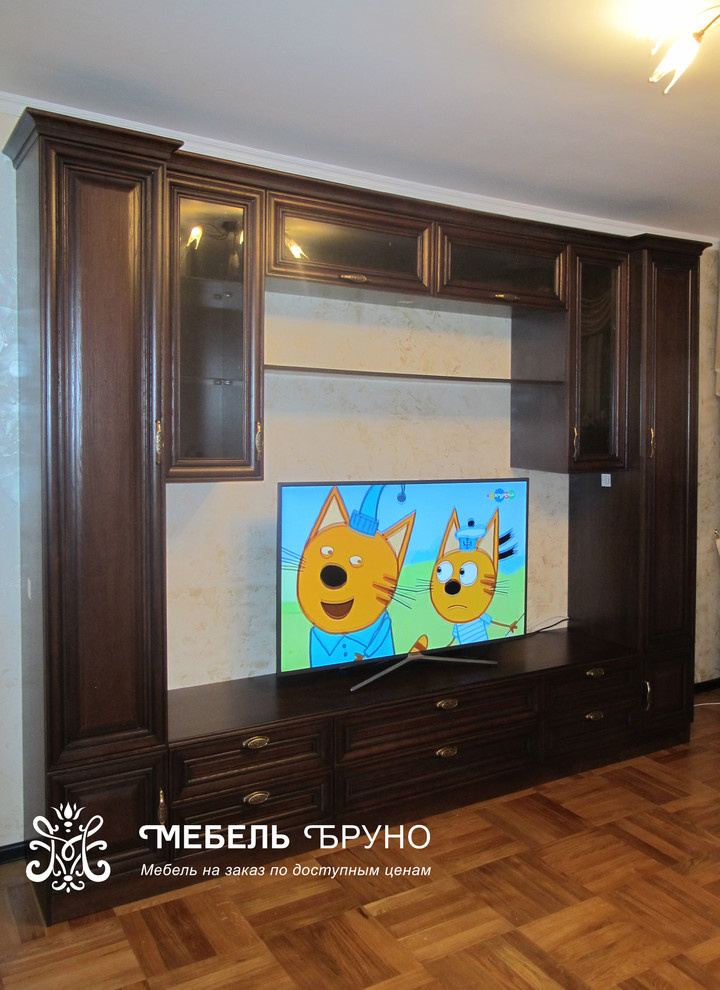 Стенка для гостиной из массива