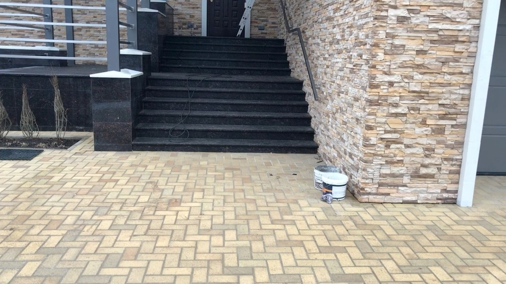 Облицовка лестницы гранитом Тэн Браун и цоколя