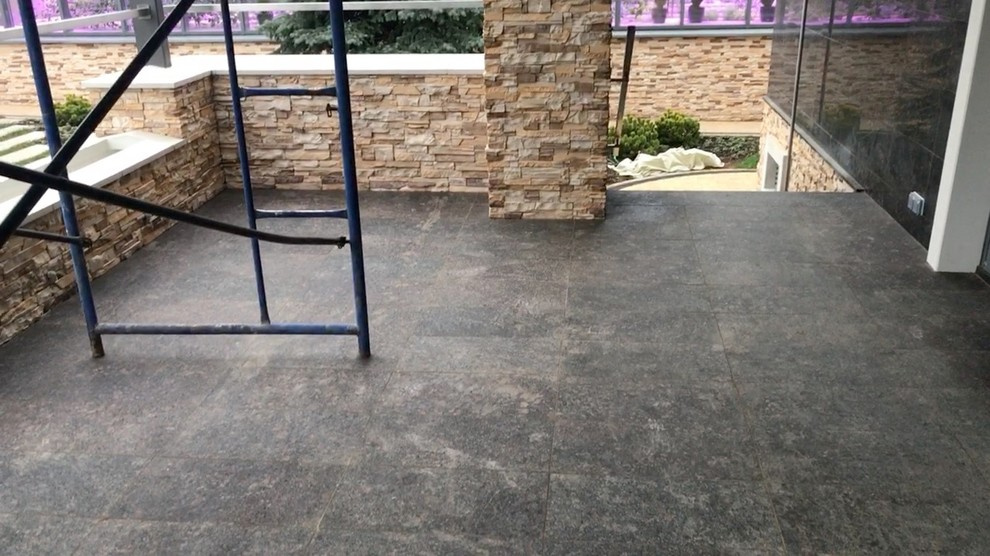 Облицовка лестницы гранитом Тэн Браун и цоколя