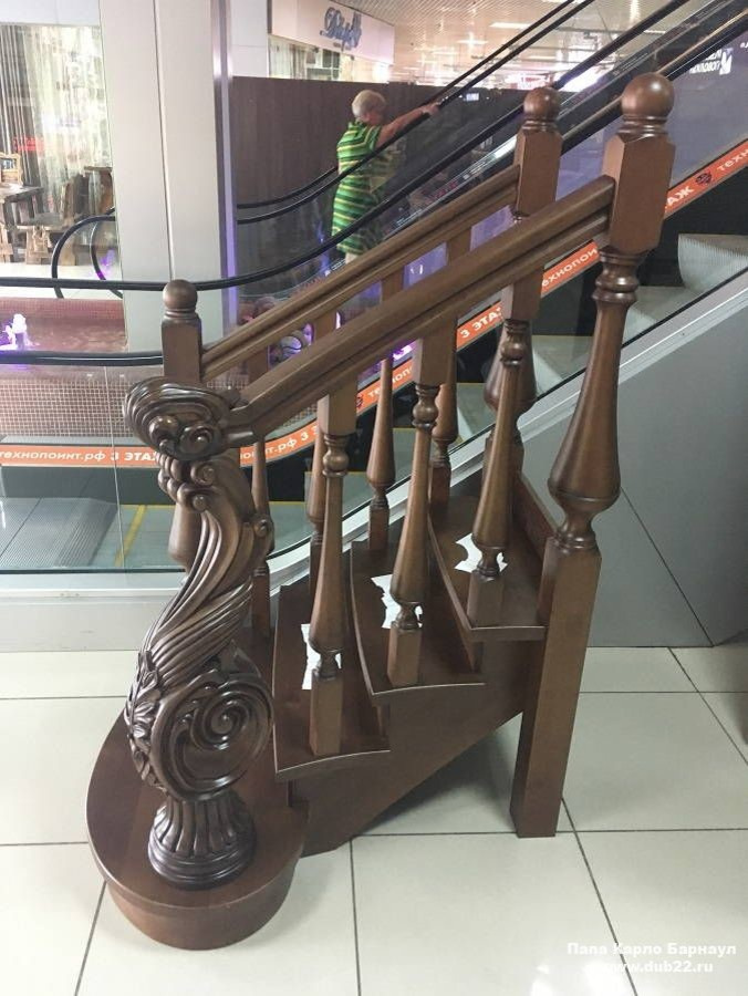 Вставочный образец лестницы в ТЦ Москва