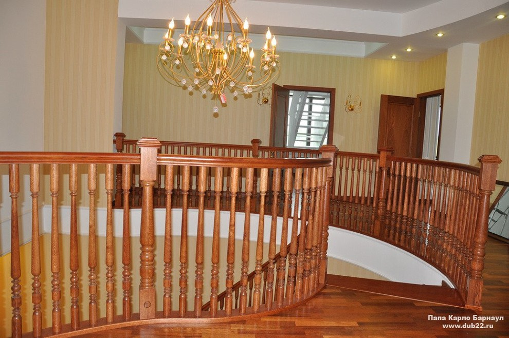 Отделка бетонной лестницы массивом карагача