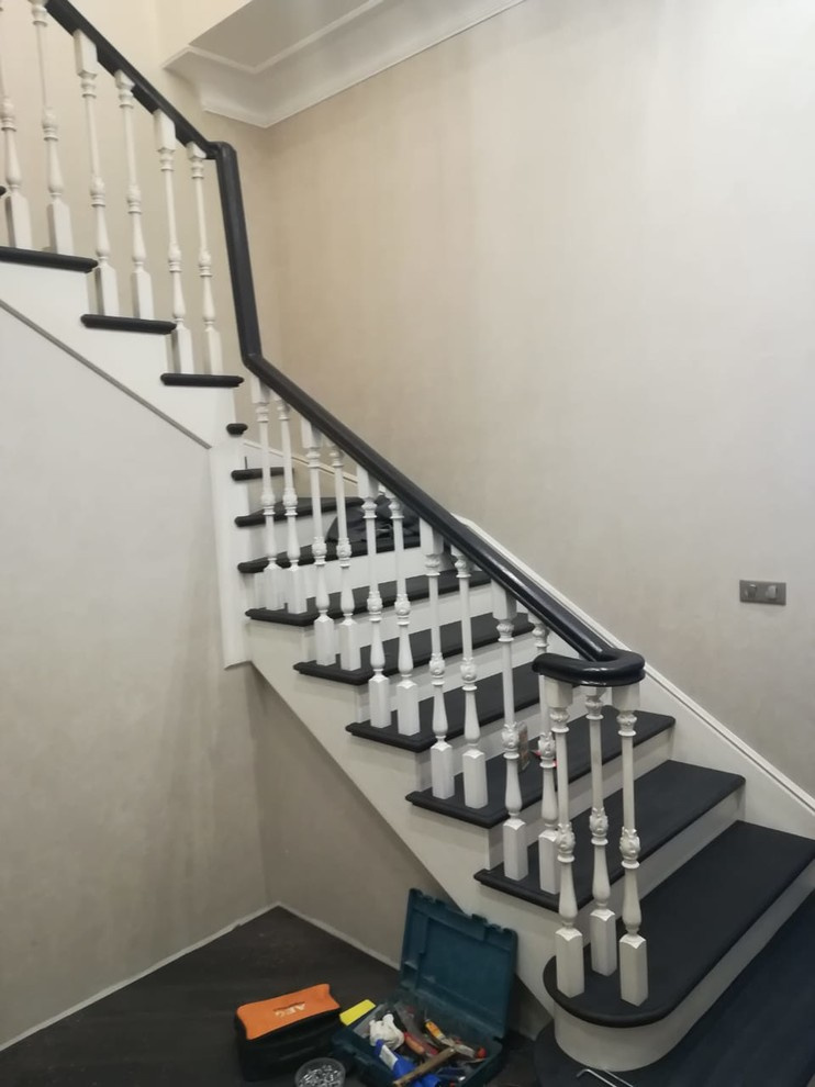 Лестница из дуба в лофте