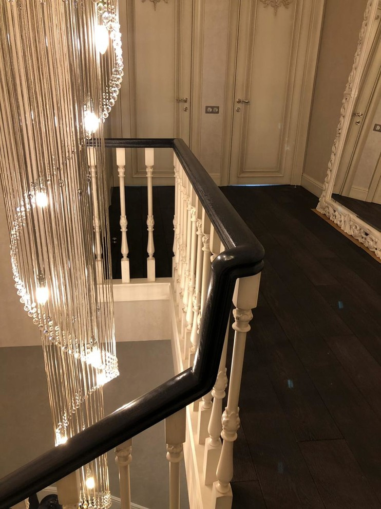 Лестница из дуба в лофте