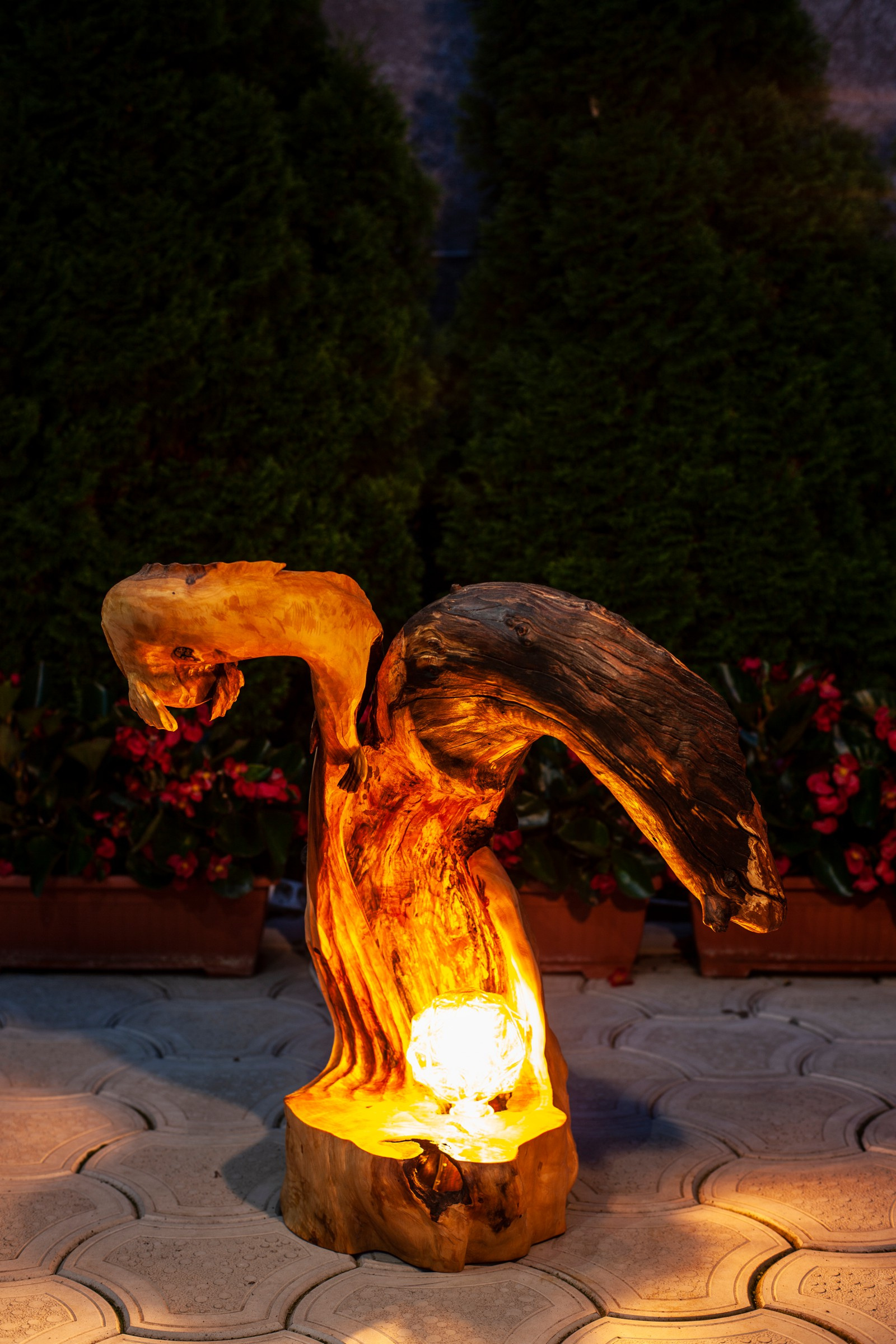 Обложка проекта: Floor lamp statue "Two-headed Hydra"