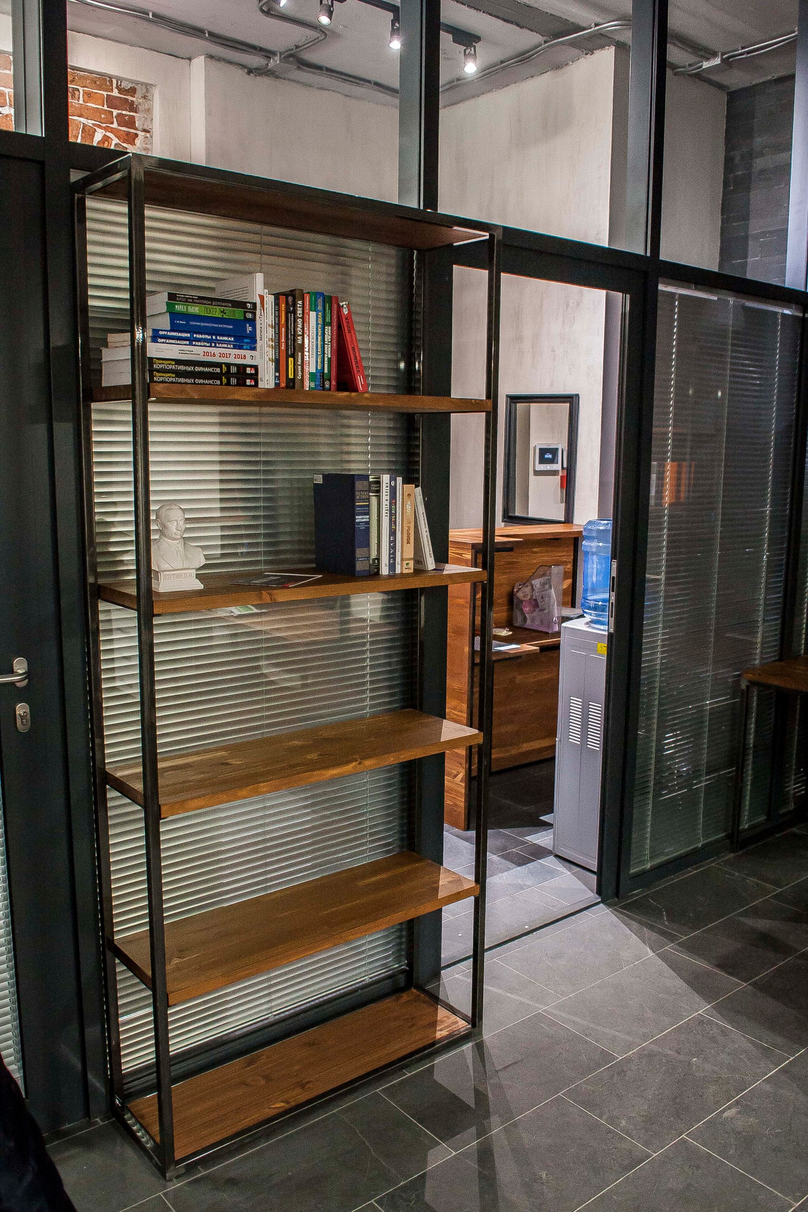 Офисная мебель для KHRSV Fund