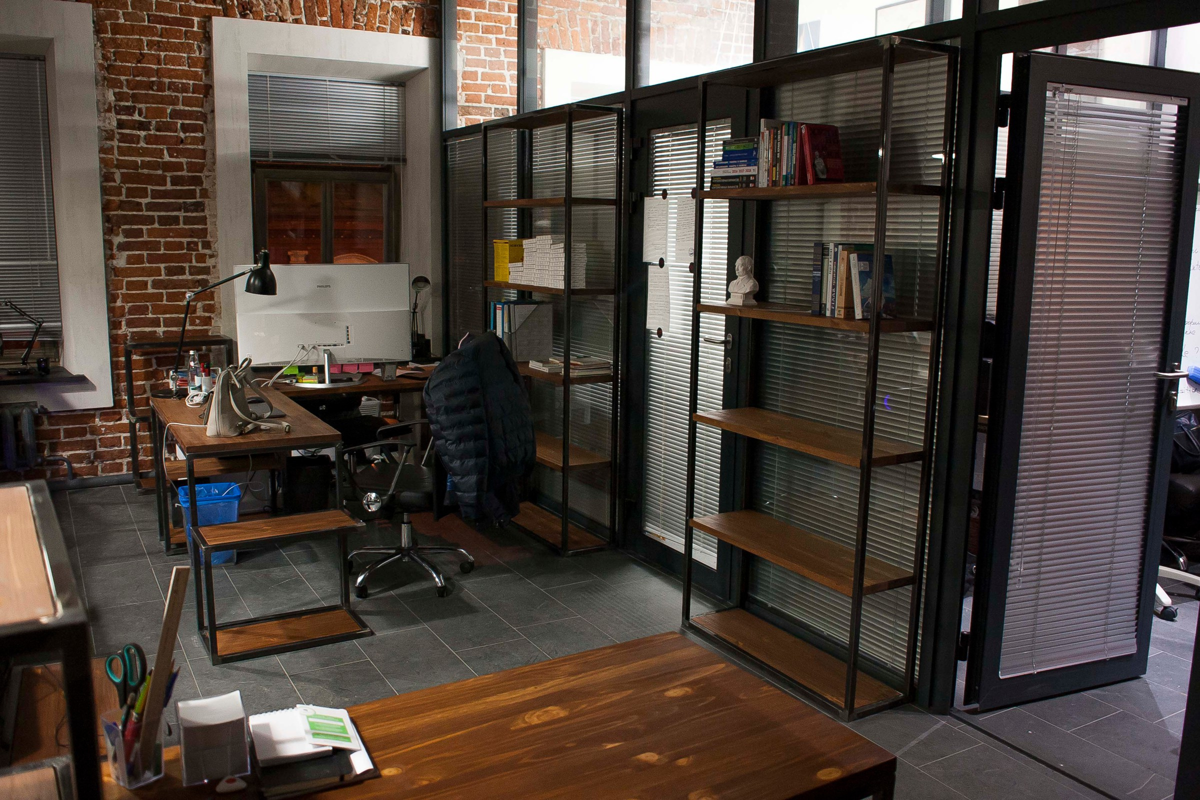 Офисная мебель для KHRSV Fund