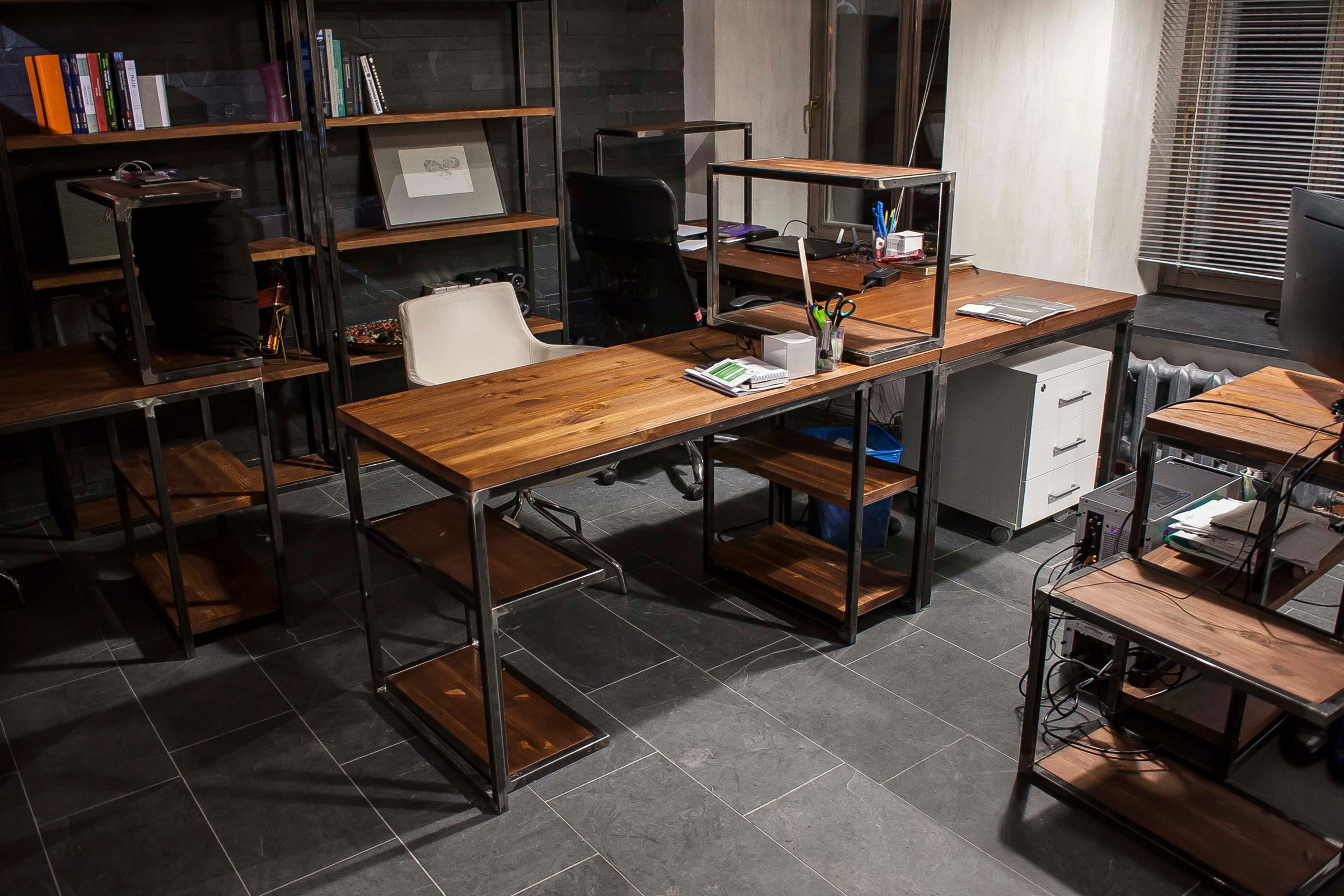 Обложка проекта: Офисная мебель для KHRSV Fund