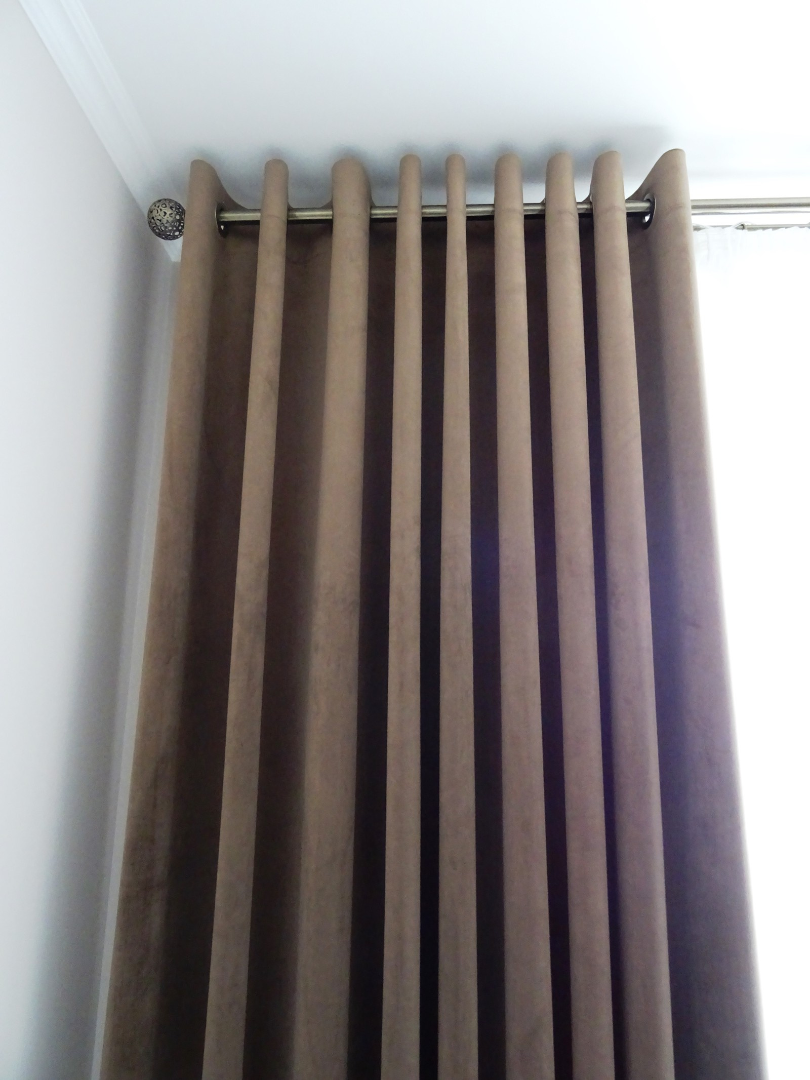 Бархатные шторы для гостиной