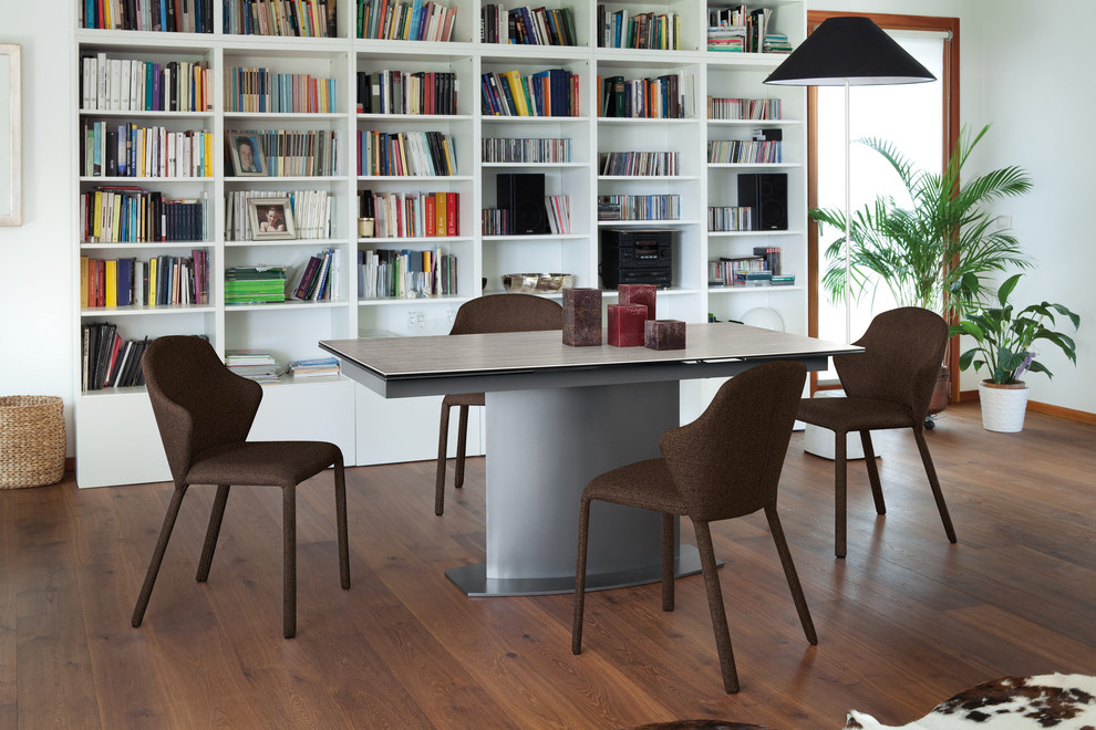 Стол Discovery в интерьере библиотеки