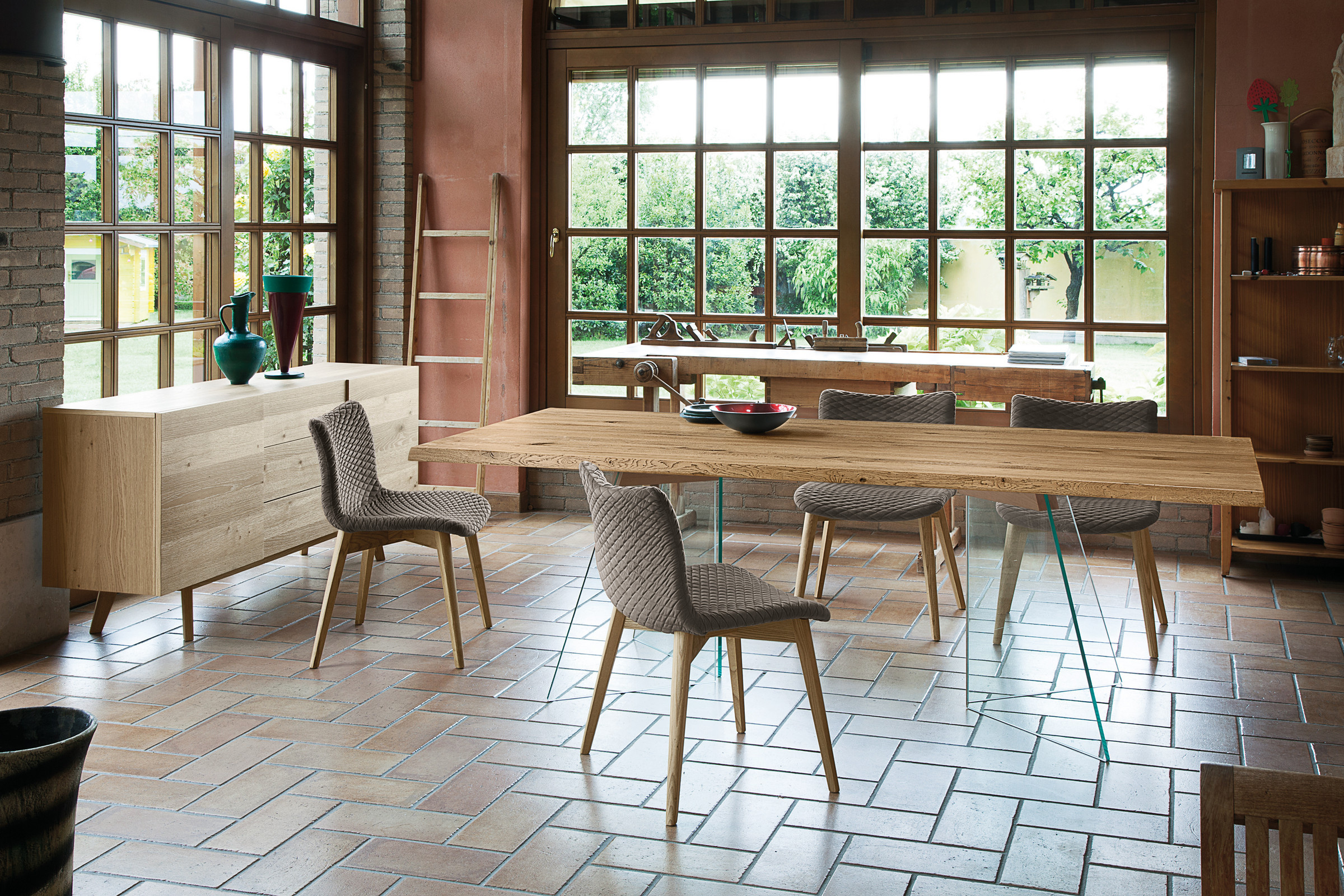 Дерево и стекло. Современный скандинавский интерьер.