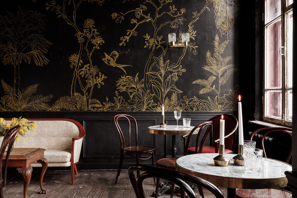 Роспись стен.  «Детектив, где вы?» винный бар в центре Краснодара.