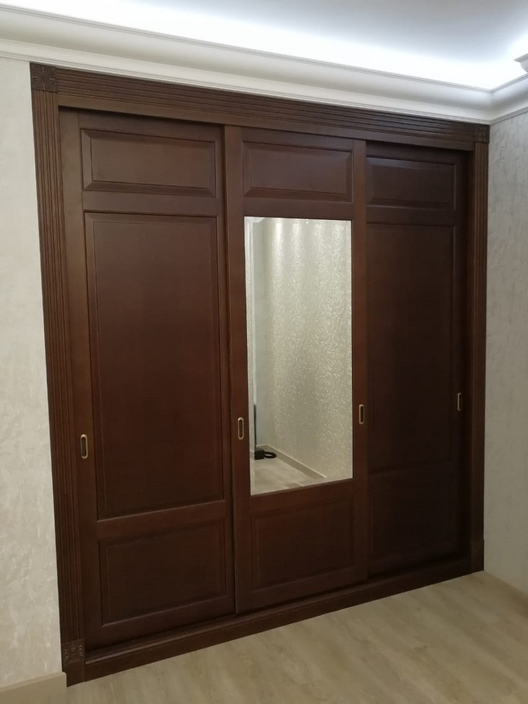 Классический шкаф купе