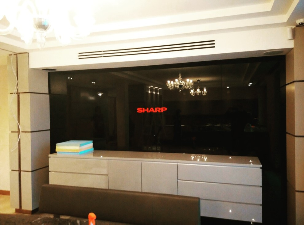 Телевизор в черном стеклянном панно. Mirrotech