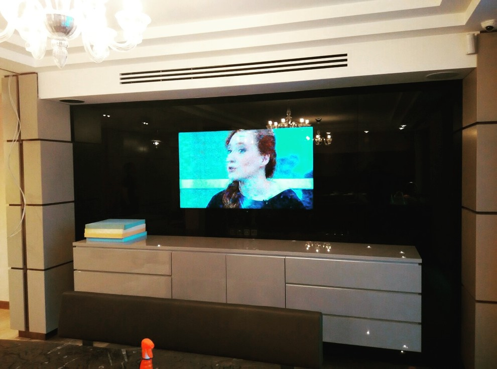 Телевизор в черном стеклянном панно. Mirrotech