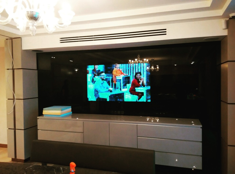 Телевизор в черном стеклянном панно. Mirrotech