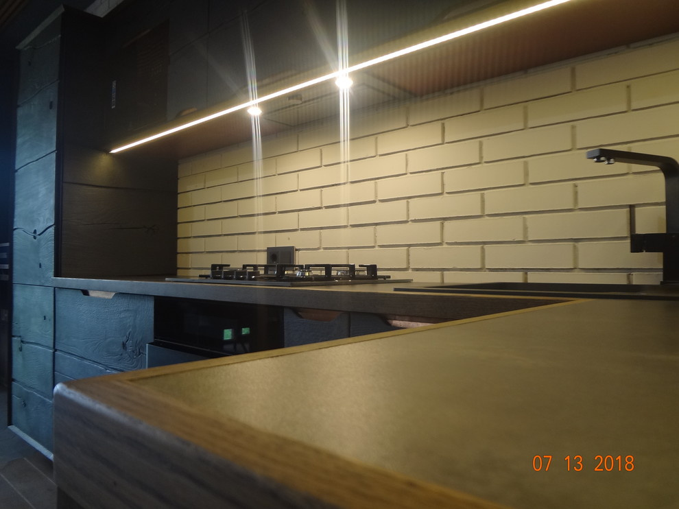 Кухня с фасадами из дуба в стиле LOFT