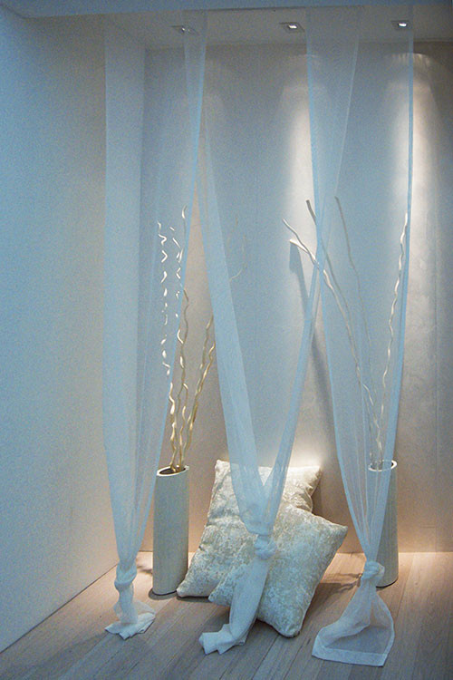 Медовый месяц между мягким освещением , теплой атмосферой и драгоценными текстур