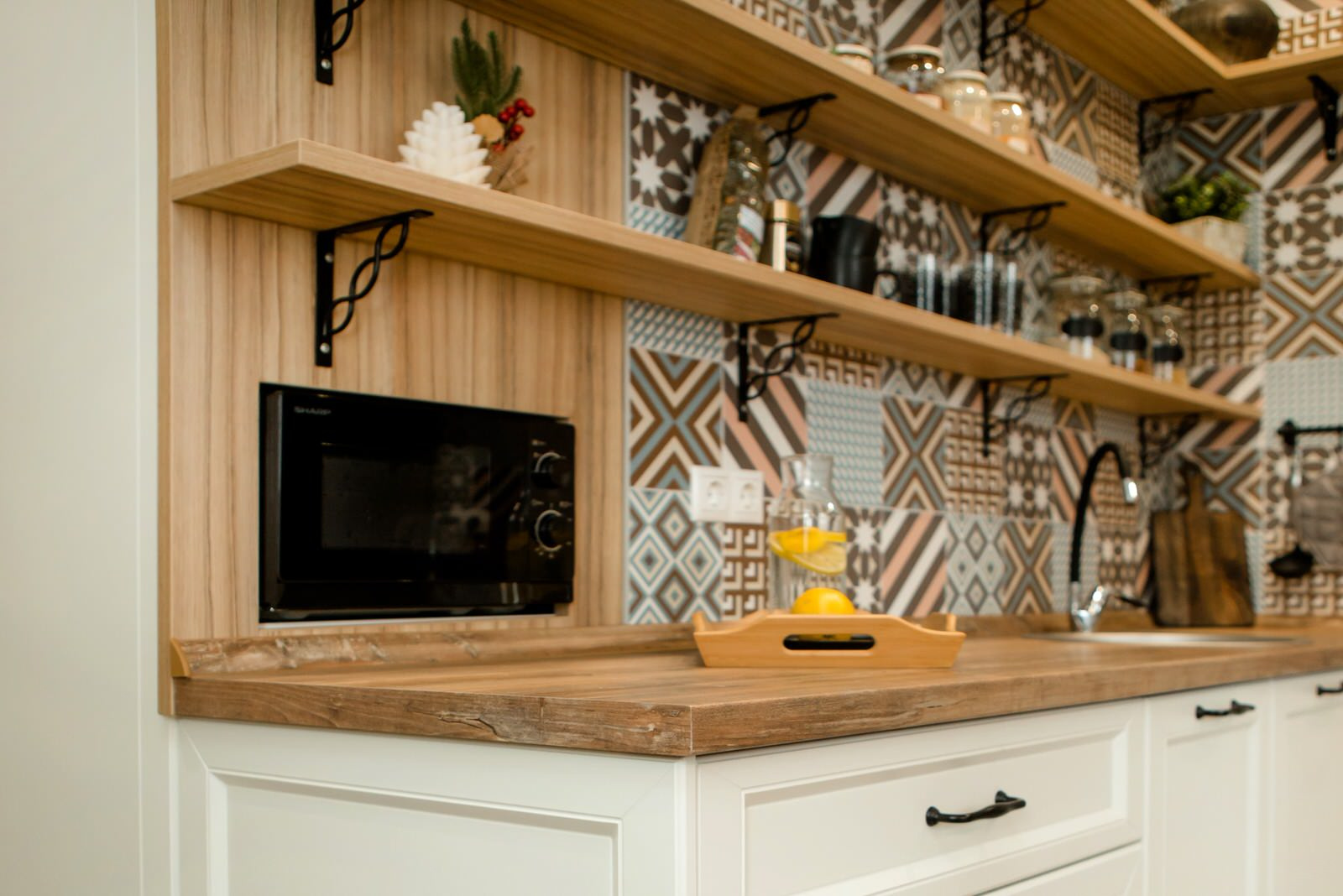 Кухня без верхних шкафов