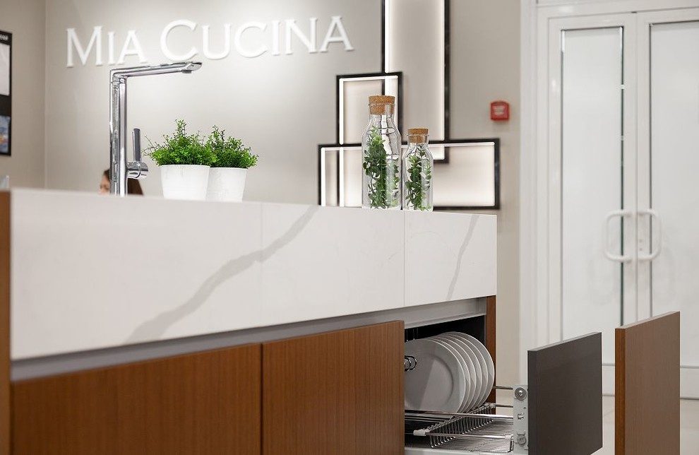 Кухонный гарнитур со столешницей из кварцевого агломерата