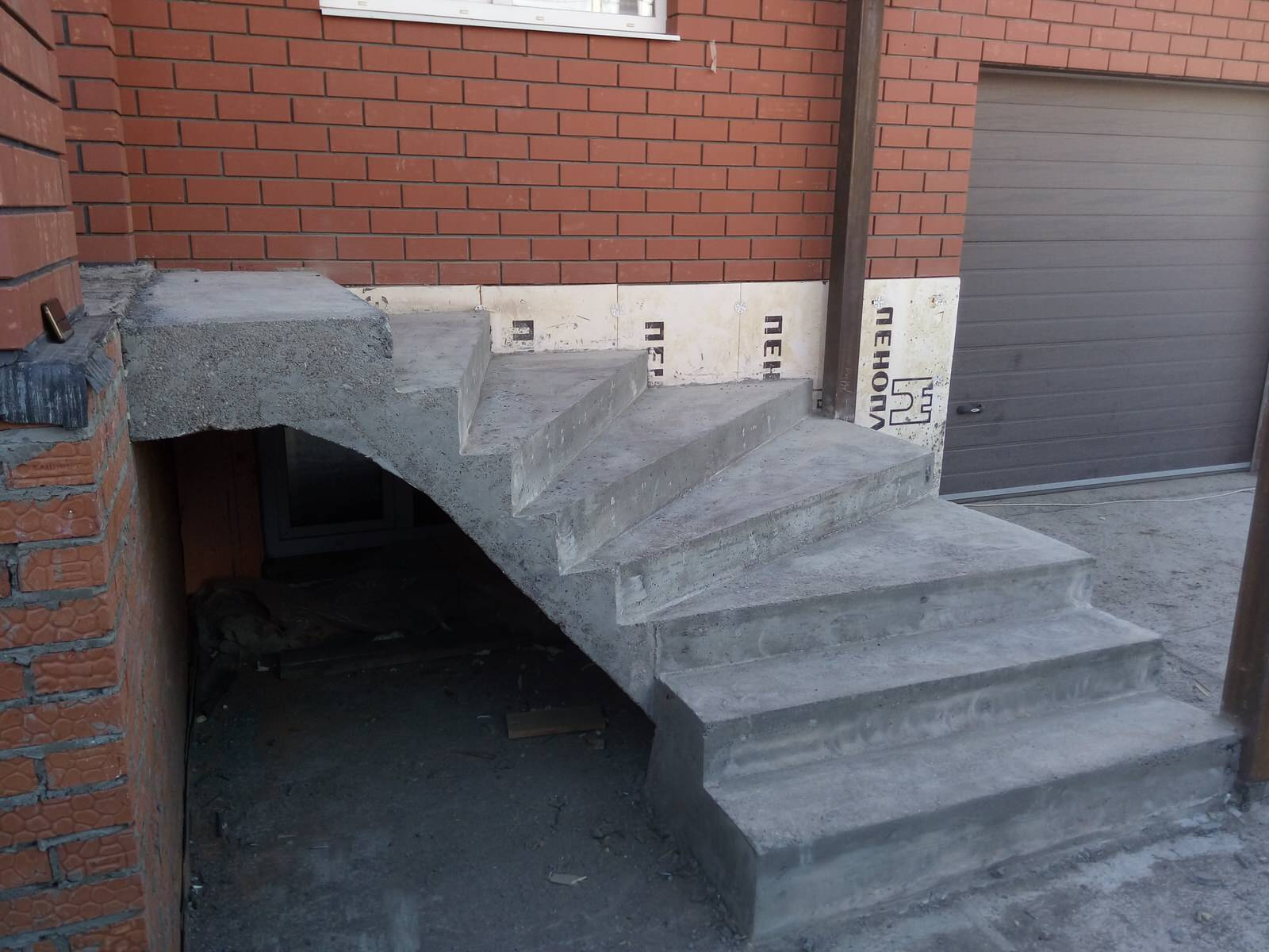 Обложка проекта: Фасадная лестница