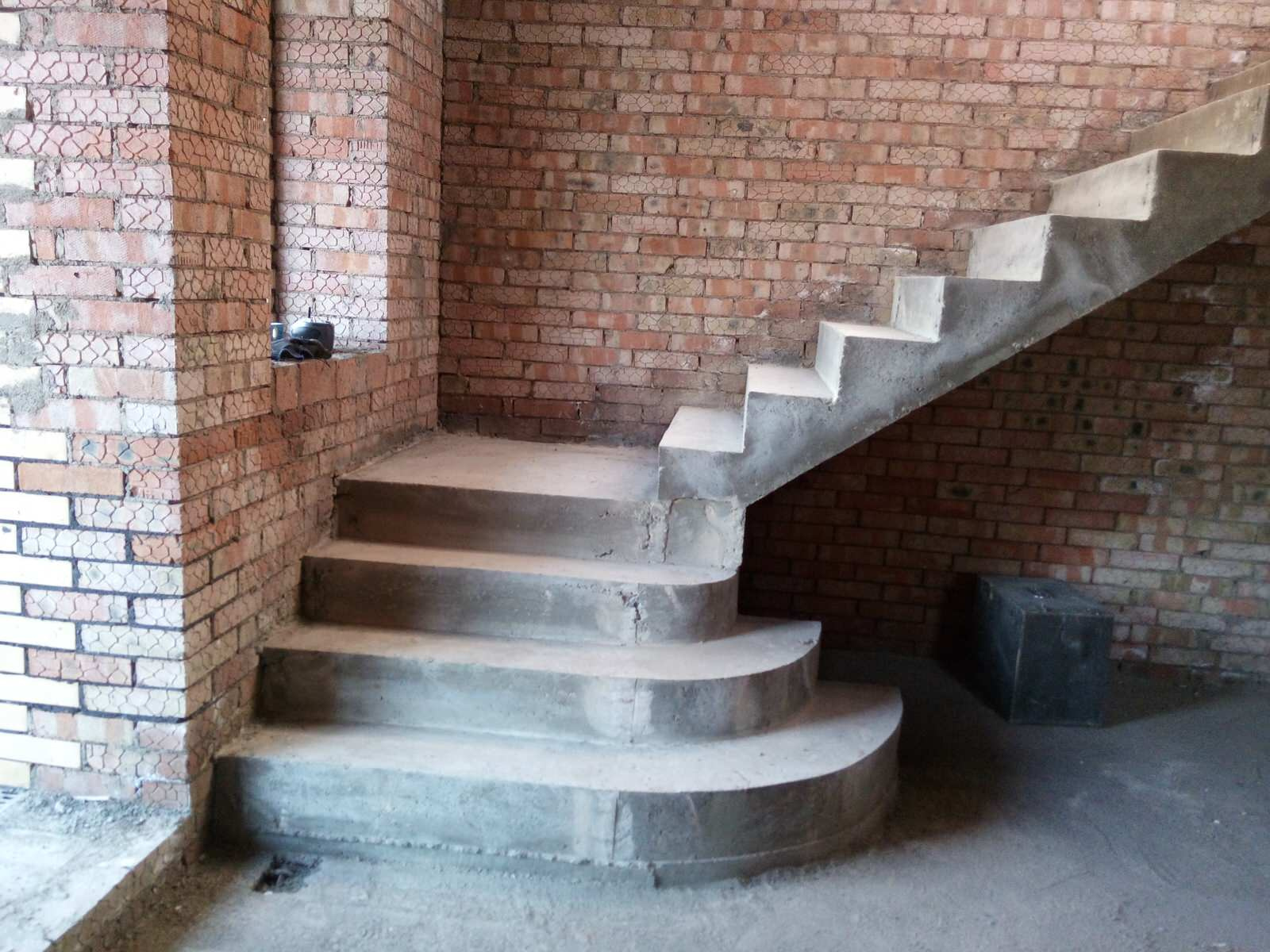 Г-образная лестница