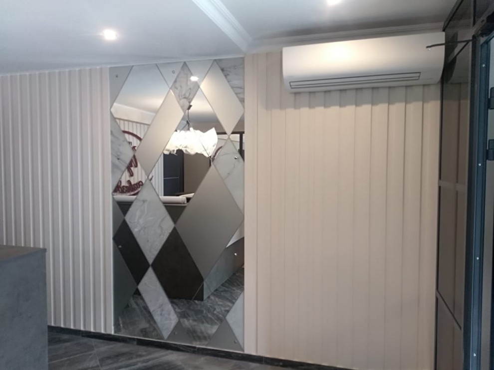 Обложка проекта: Зеркальное панно в гостинице Луидор