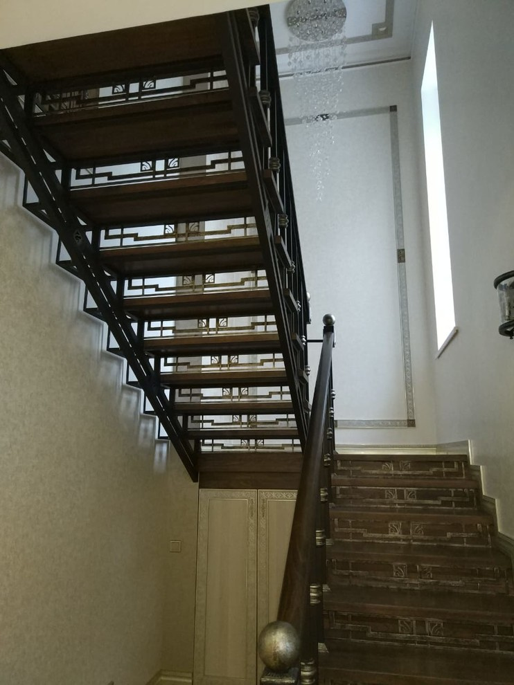 Дом с витражами