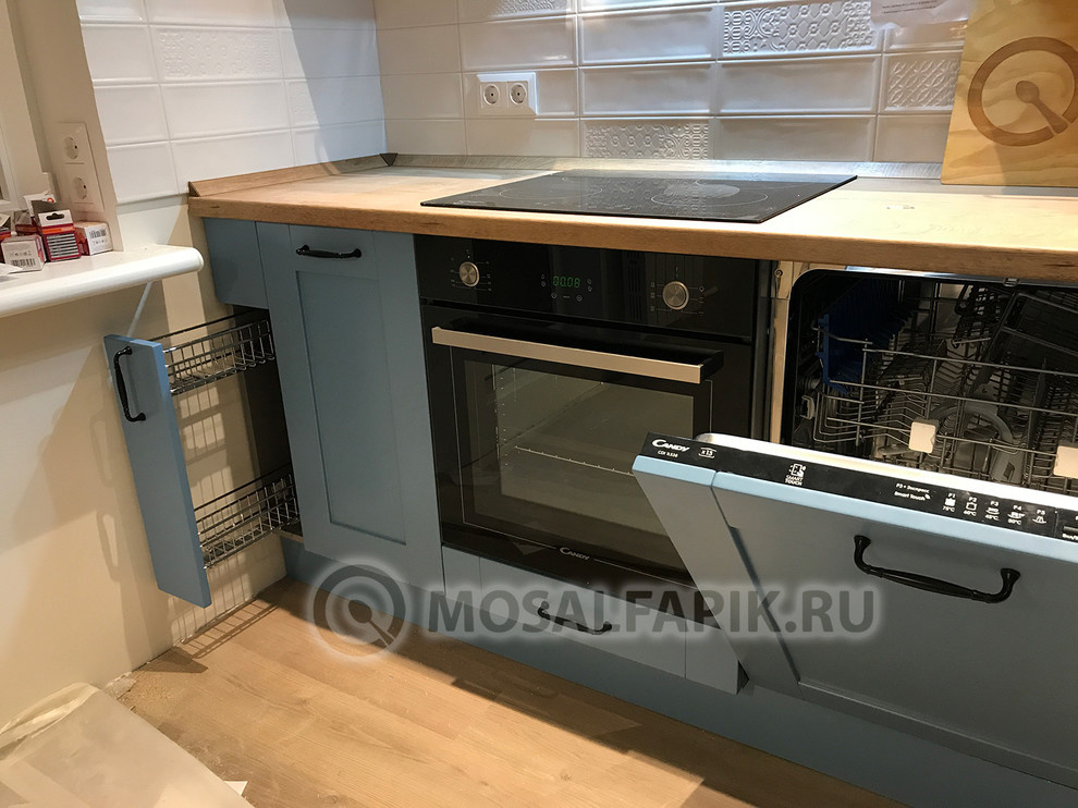 Голубая кухня с фасадами "Кальвадос" (БУК) RAL 5024