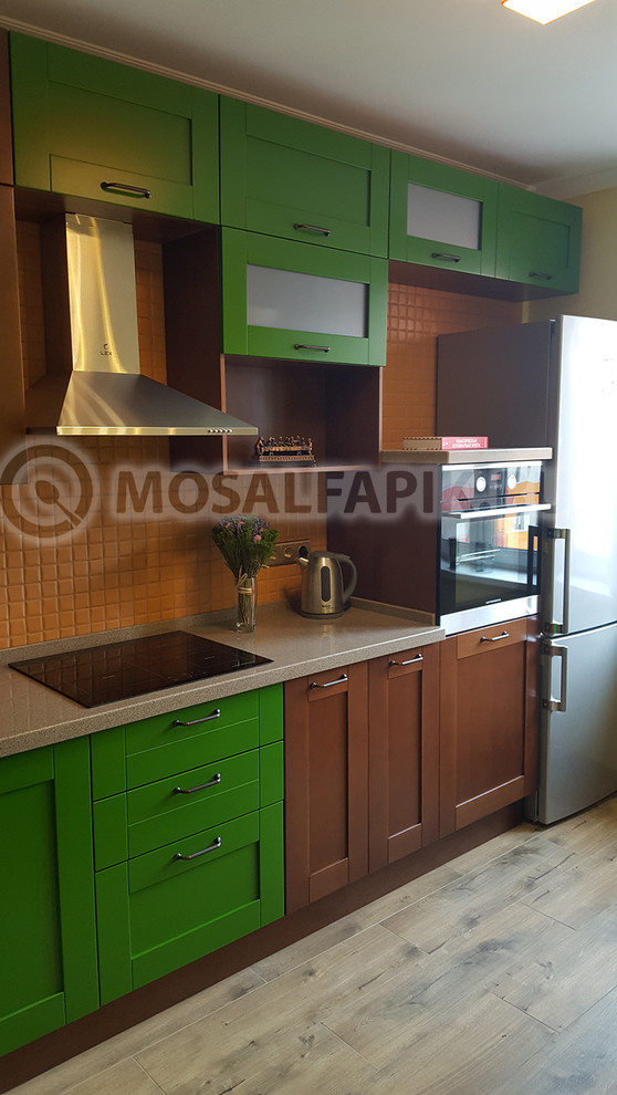 Яркая кухня "Кальвадос" с динамичным сочетанием цветов