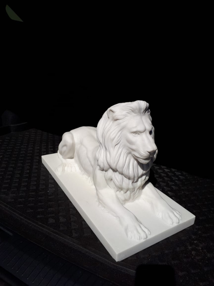 Лев из белого мрамора Bianco Sivec