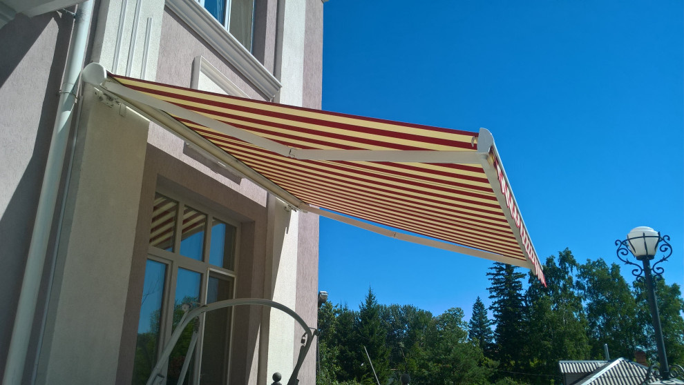 Маркизы-навесы для загородного дома