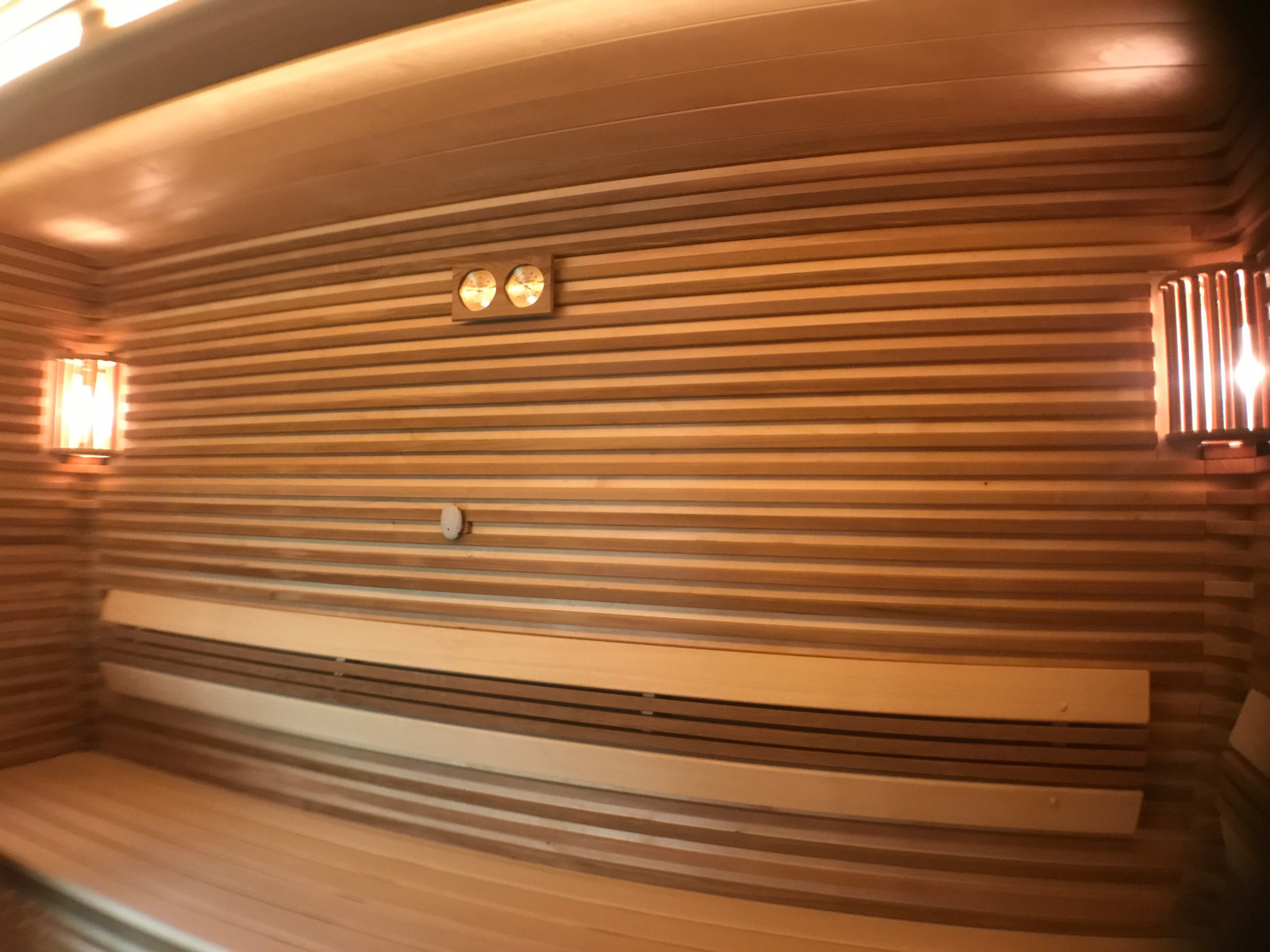 Парная из канадского кедра