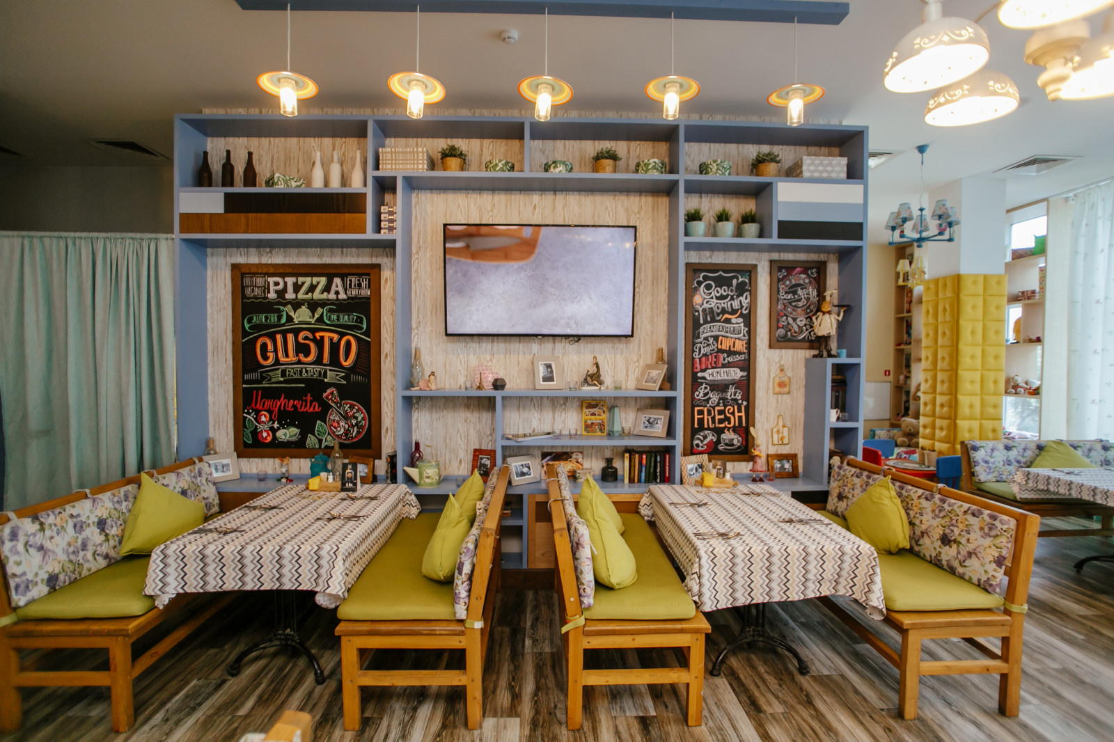 Кафе Kontrast Gusto