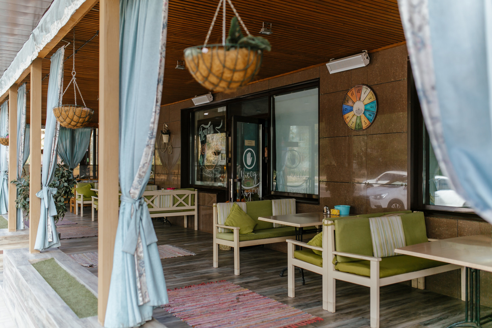 Кафе Kontrast Gusto