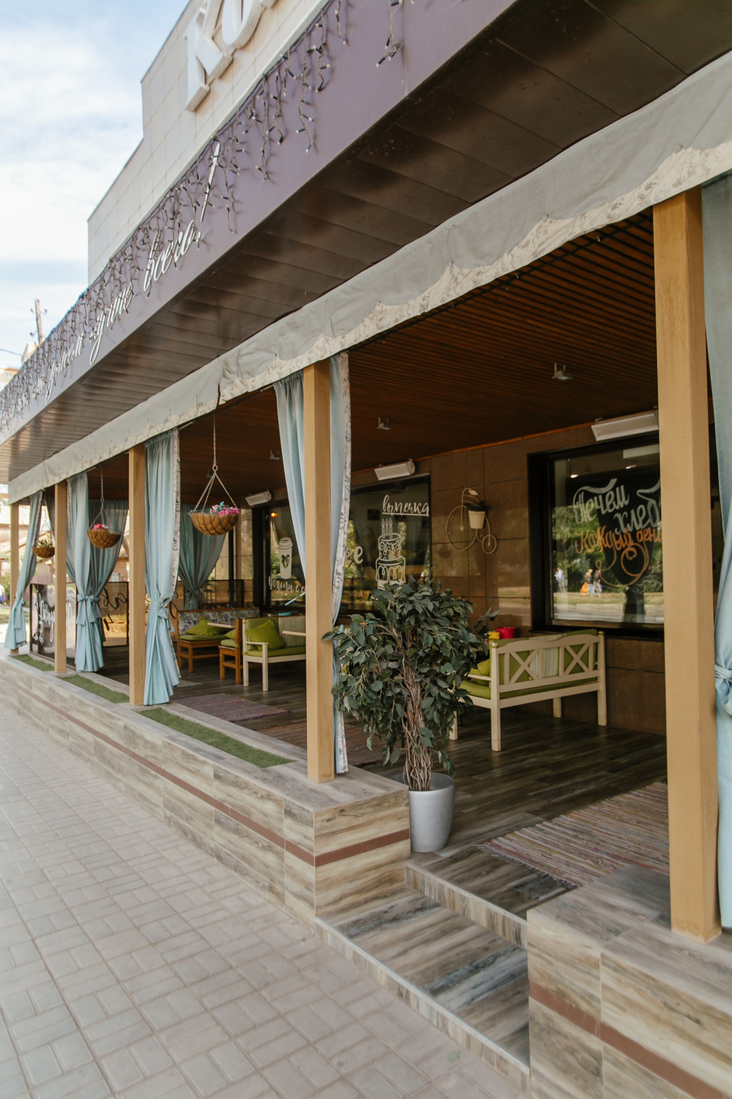 Кафе Kontrast Gusto