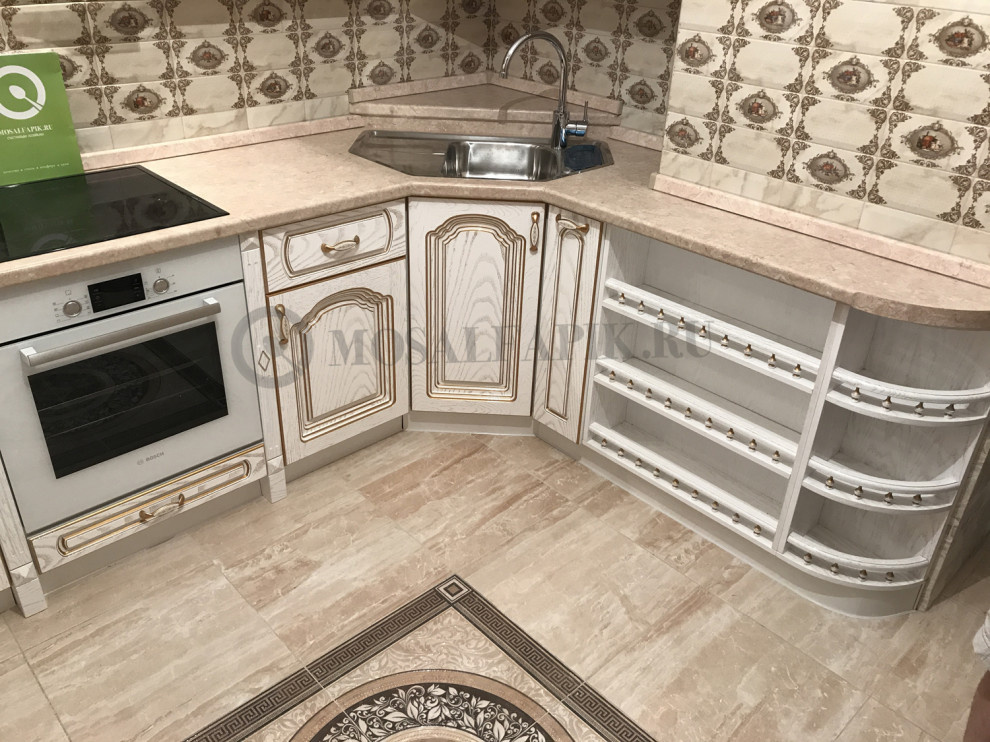 Дубовая кухня "Классика" белый глянец с золотой патиной