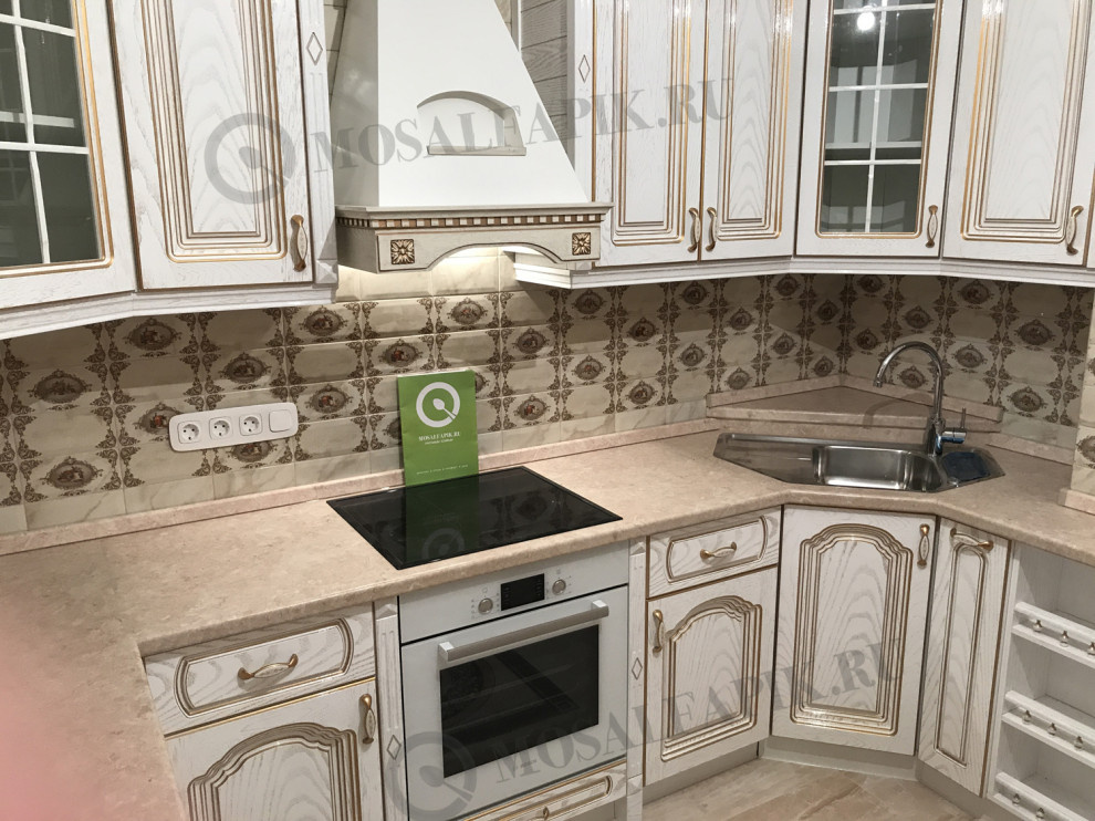 Дубовая кухня "Классика" белый глянец с золотой патиной