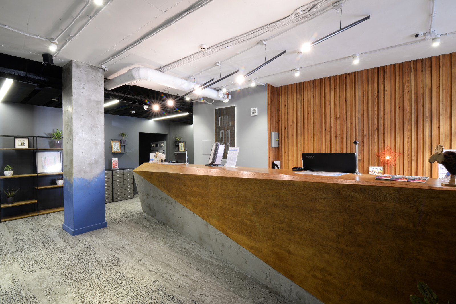 Ресепшн отеля в Красной поляне. Hotel 28