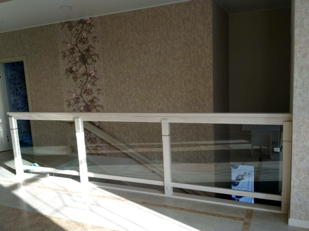 Стеклянное ограждение в рамке