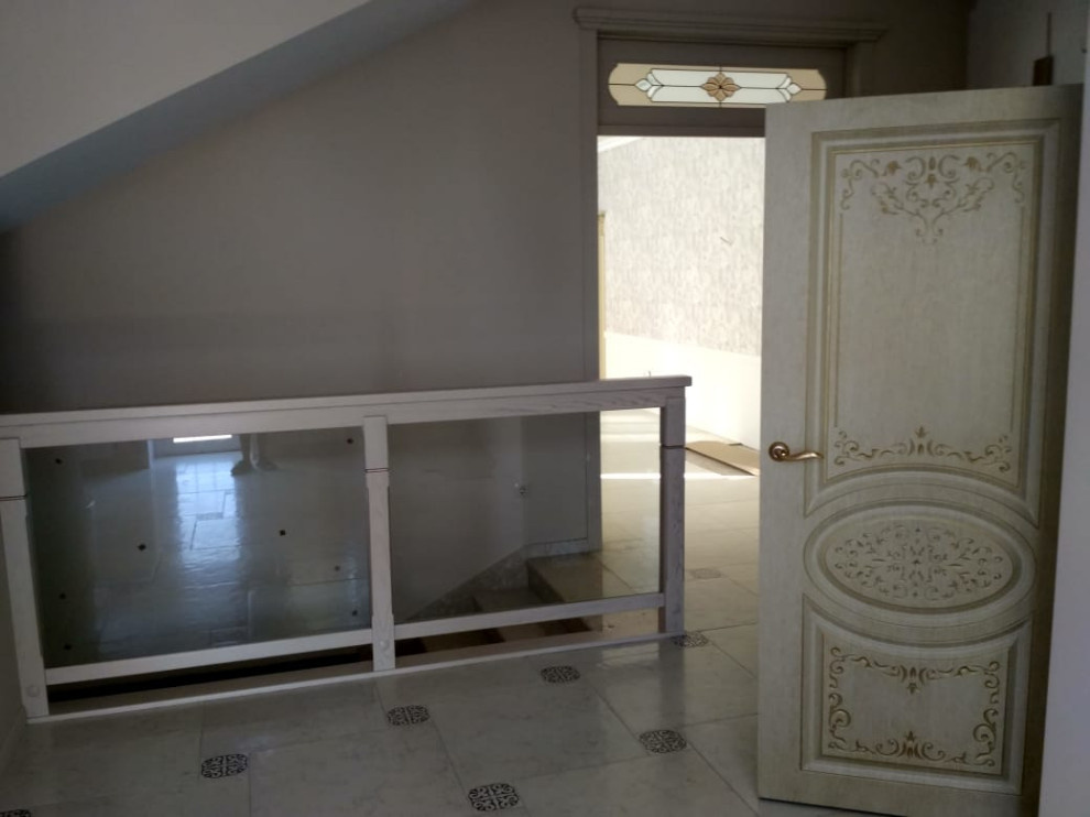 Стеклянное ограждение в рамке