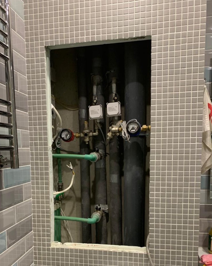 Двери в нишу ванной и в сантехнический шкаф для Анны