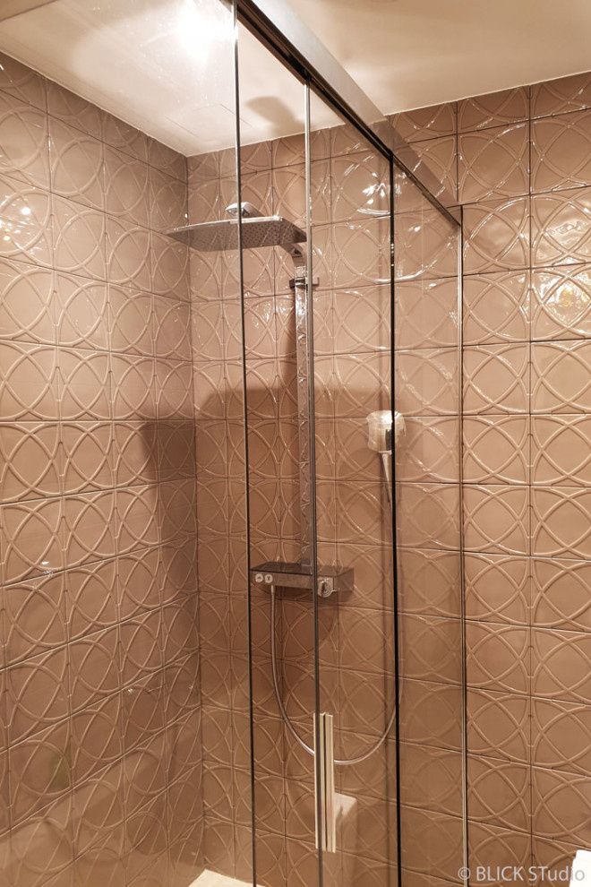 Обложка проекта: Сосновый бор, стеклянная раздвижная душевая кабина