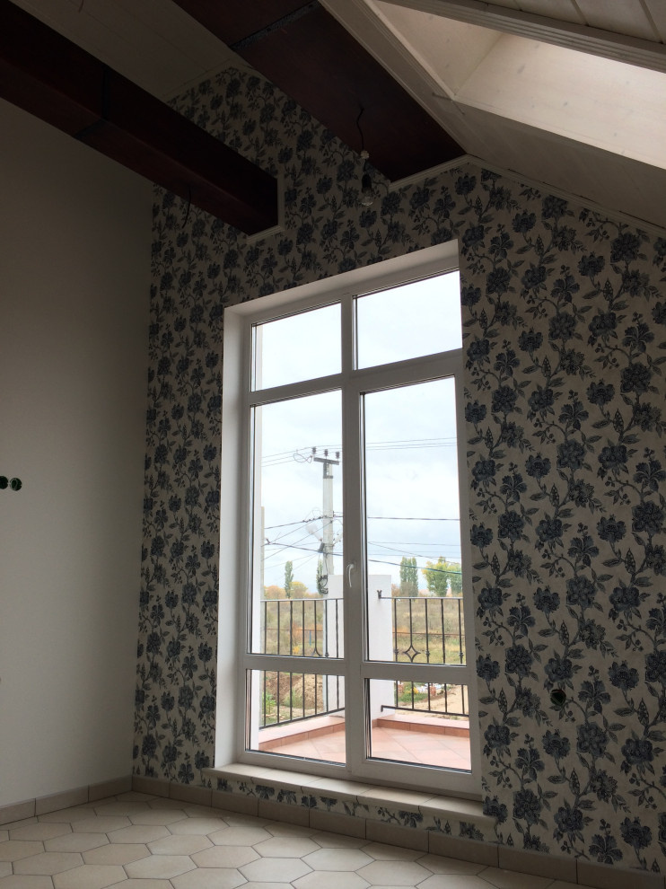 Спальня с гибискусами на мансардном этаже