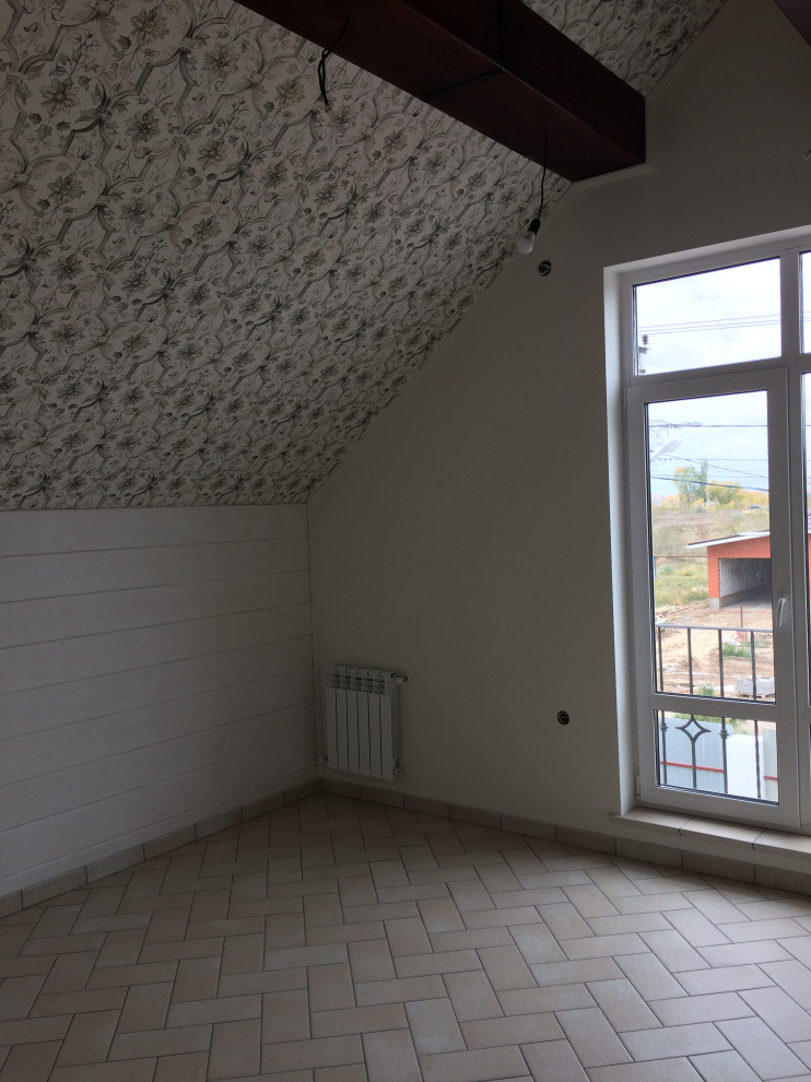 Спальня с французским балконом в средиземноморском стиле