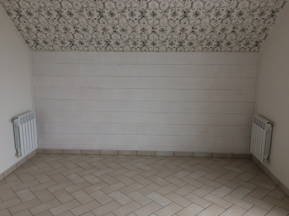 Спальня с французским балконом в средиземноморском стиле