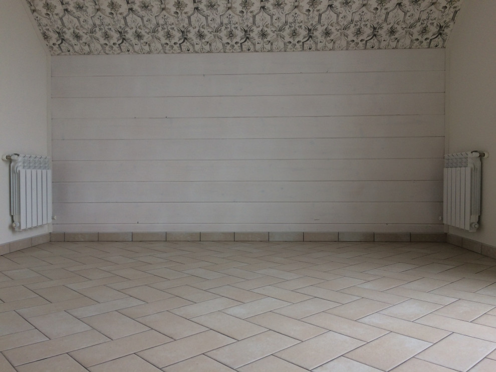 Спальня с французским балконом в средиземноморском стиле