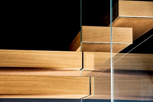 Консольная лестница с инновационной встроенной подсветкой